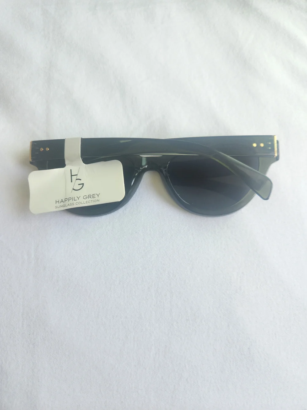 Happily Grey Women's Olive Green Translucent Cat-Eye Sunglasses